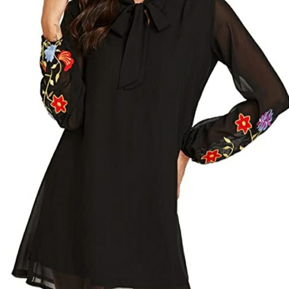MILUMIA FLOWER EMBROIDERED MINI DRESS - Picture 5 of 7